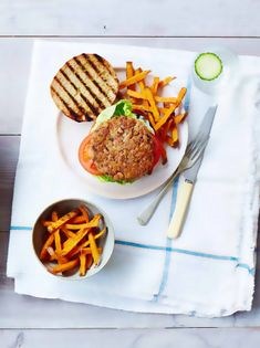 Melt-in-the-mouth bean burgers with sweet potato fries