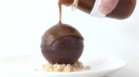 Melting chocolate 'n' peanut ball