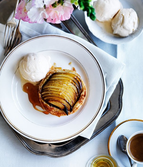 Mère Roux's apple tartlet