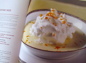 Meringue eggs on orange custard sauce (Oeufs à la neige à l'orange)