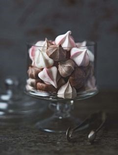Meringue kisses
