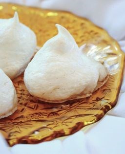 Meringue kisses
