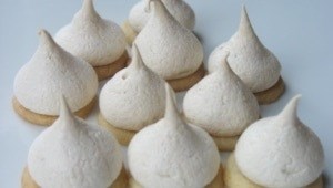 Meringue kisses