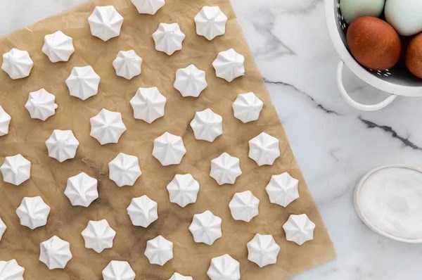Meringue kisses