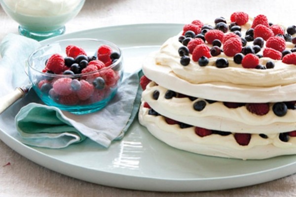Meringue layer cake
