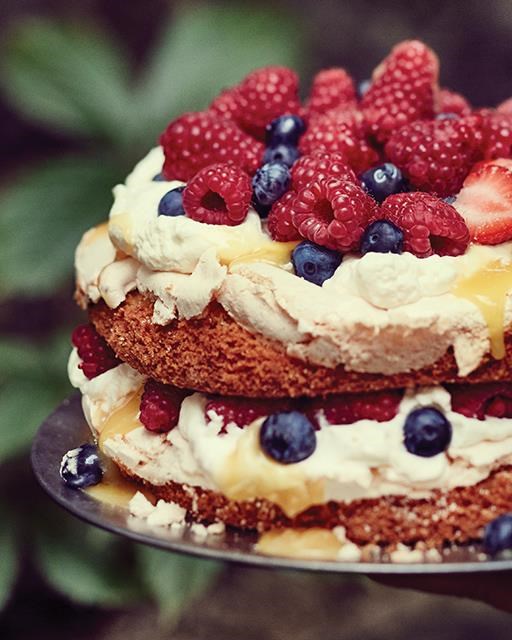 Meringue layer cake