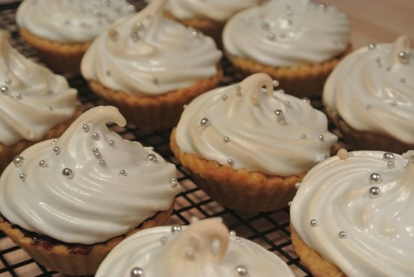 Meringue mince pies