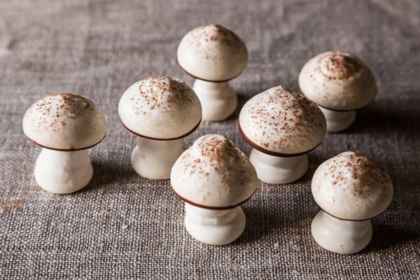 Meringue mushrooms