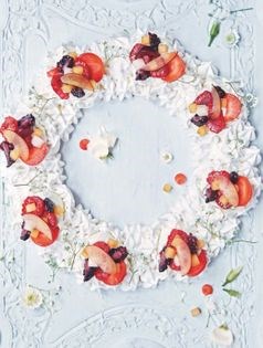 Meringue-nest sharing wreath