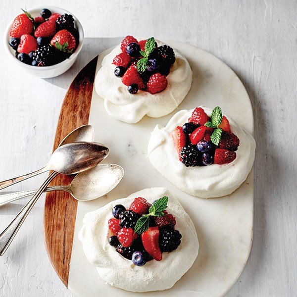 Meringue nests with berries