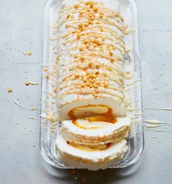 Meringue roulade with clementine curd