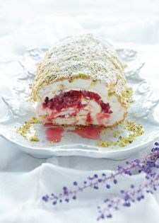 Meringue roulade with rhubarb