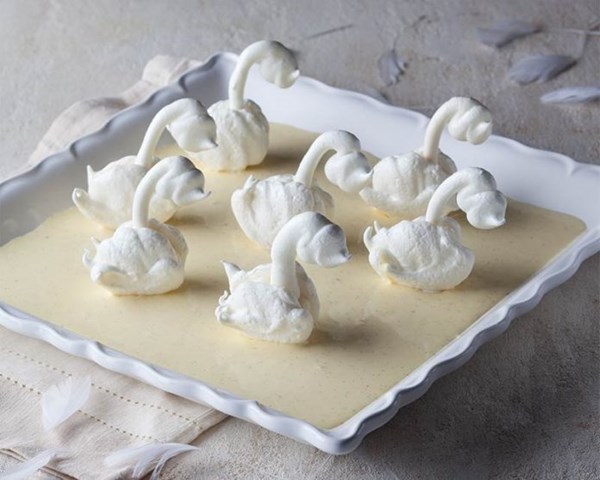 Meringue swans in crème Anglaise