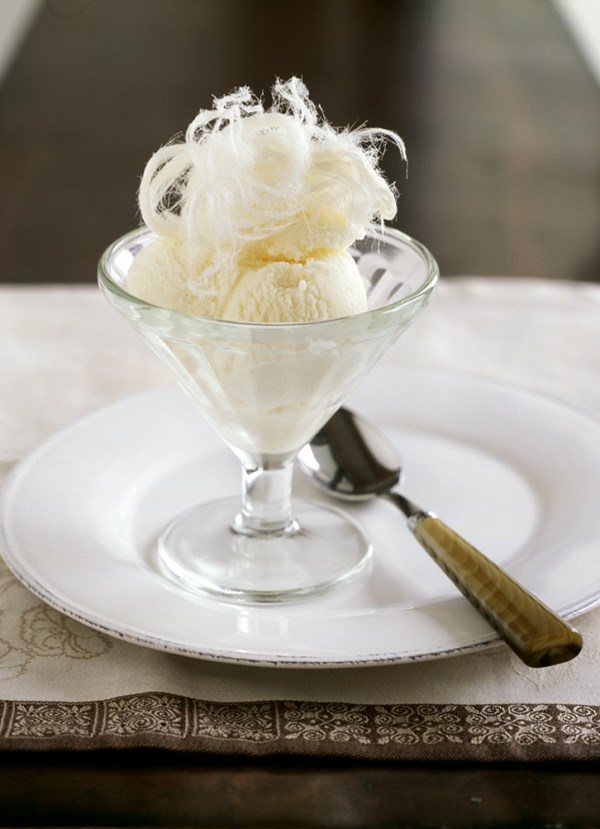 Meringued milk sherbet  (Leche merengada)