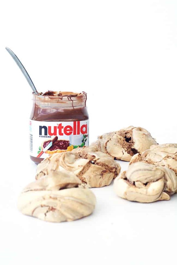 Meringues with Nutella