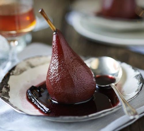 Merlot-poached pears with vanilla & cinnamon 
