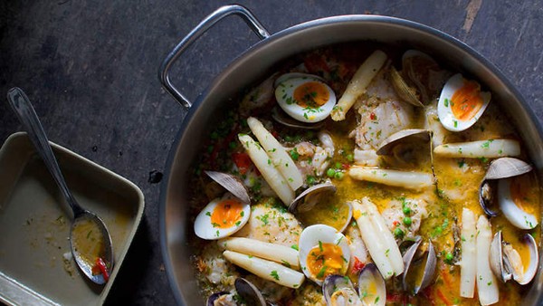 Merlu soup with asparagus & peas (Merlu koskera)