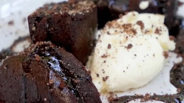 Mesquite-chocolate cake (Pastel de mezquite y chocolate)