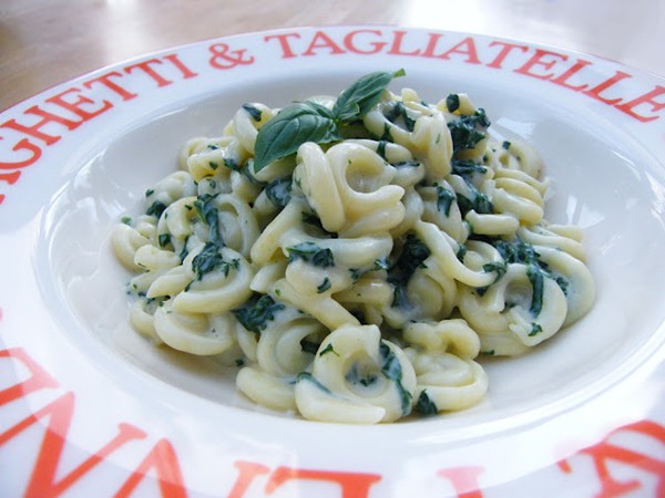 Messicani with spinach & cheese sauce