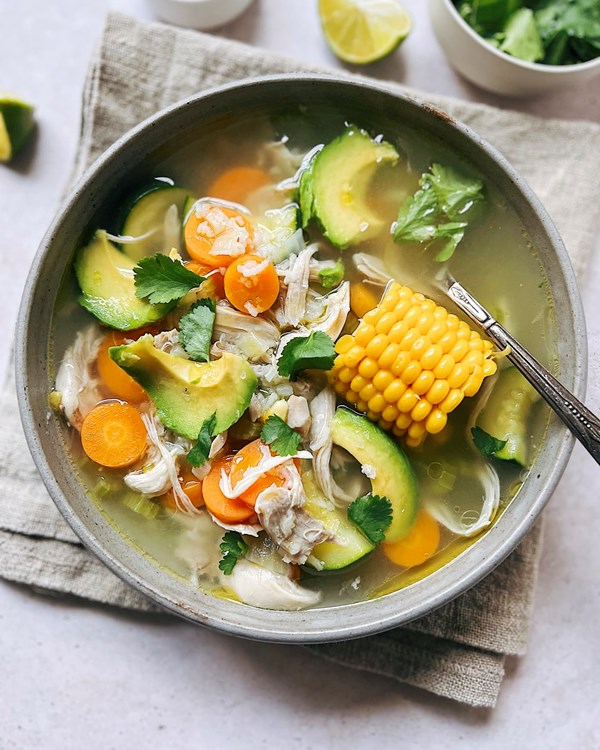 Mexican chicken soup (Caldo de pollo)