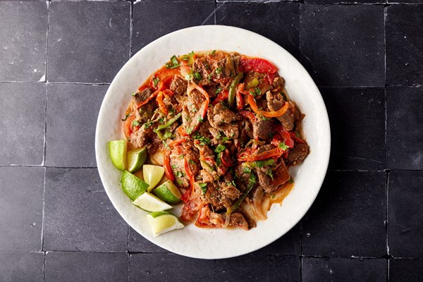 Mexican cumin-spiced beef with tomatoes, onions and peppers (Puntas de res a la Mexicana)