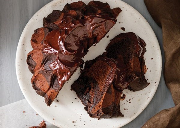 Mexican hot chocolate bundt cake [chocolate glaze]