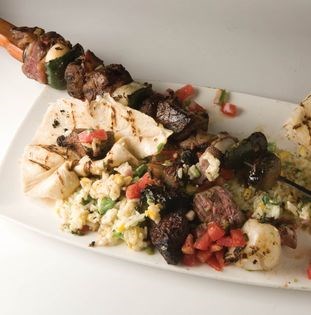 Mexican ribeye shish kabob with Mexican risotto (Filete de lomo al alambres y arroz con crema)