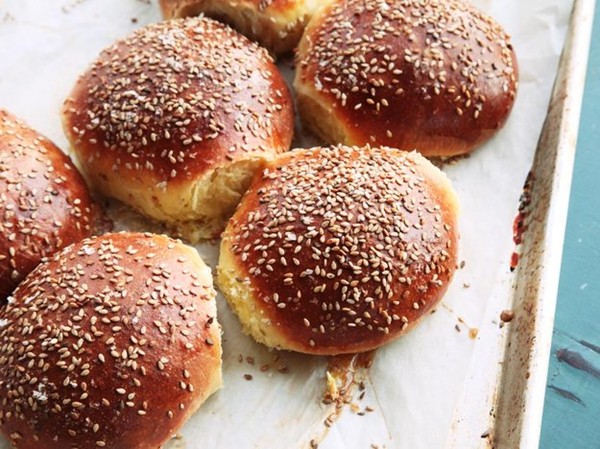 Mexican sesame seed sandwich buns (Cemitas)