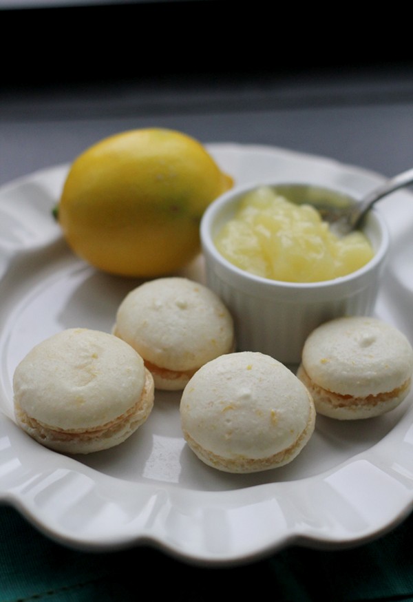 Meyer lemon macarons (with Meyer lemon curd)