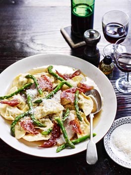 Mezzalune ravioli with braised pork cheek and asparagus (Mezzalune di maiale con guanciale brasato e asparagi)