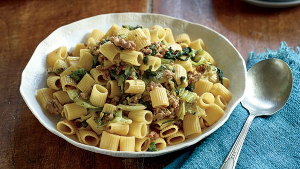 Mezzi rigatoni with sausage and escarole (Mezzi rigatoni son salsicce e scarola)