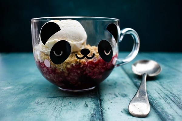 Microwave blackberry crumble (vegan mug cake)