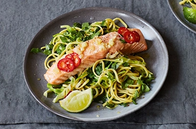 [Microwave] ginger & miso-glazed salmon noodles with greens