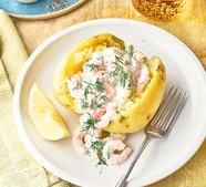 [Microwave] jacket potatoes with prawn salad