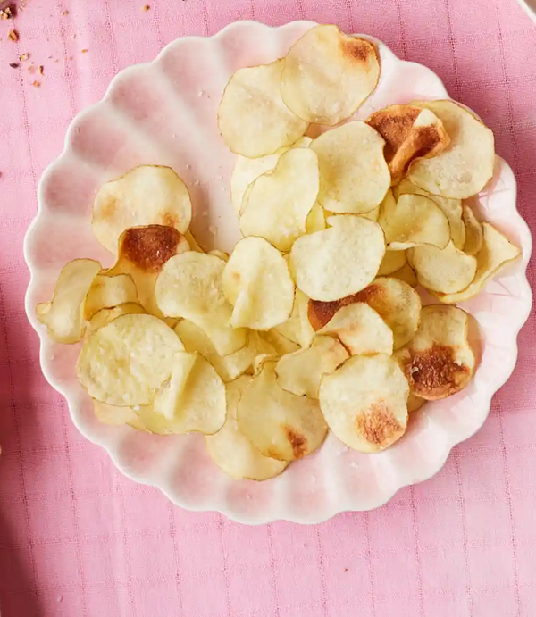 Microwave potato crisps