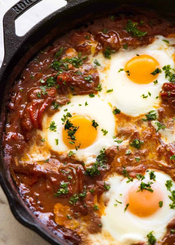 Middle Eastern baked eggs (Shakshuka)