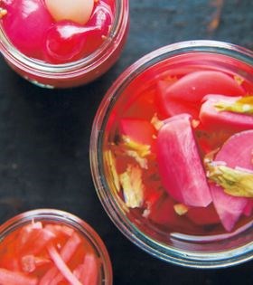 Middle Eastern pickled turnips (Quick lift)