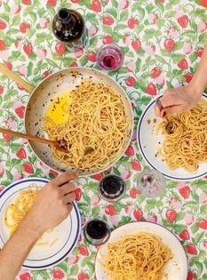 Midnight spaghetti with garlic, chilli & olive oil (Ajo, ojo e peperoncino)