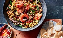 Mie goreng with pork, prawn & shiitake