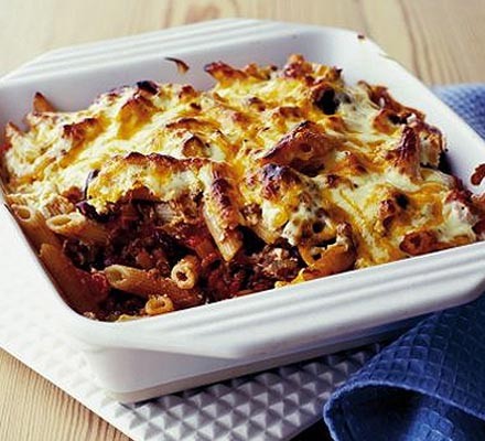 Mild chilli and bean pasta bake