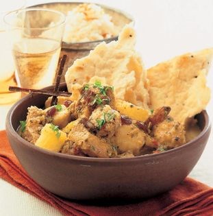 Mild green Calcutta curry of chicken and vegetables