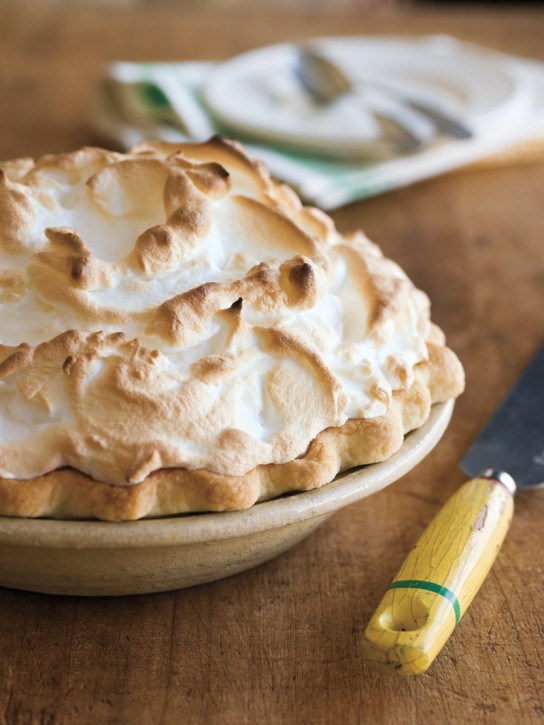 Mile-high lemon meringue pie 