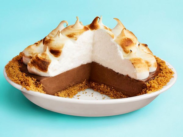 Mile-high s'mores pie