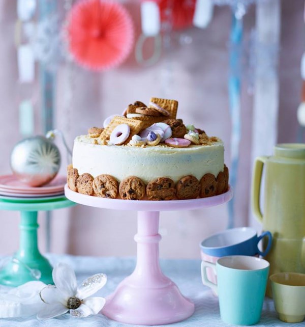 Milk and cookies cake