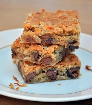 Milk chocolate and coconut blondies