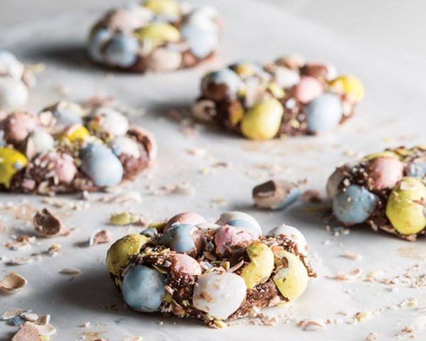 Milk chocolate egg cookies