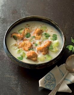 Milk soup with cinnamon bread dumplings and melon (Repápalos con leche)