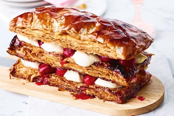 Mille-feuille with berries and chamomile cream