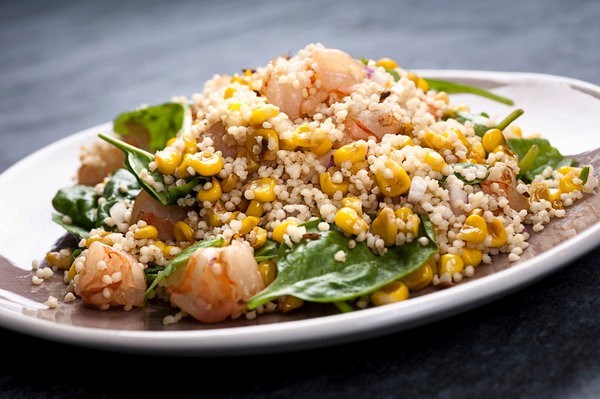 Millet with corn, mango and shrimp