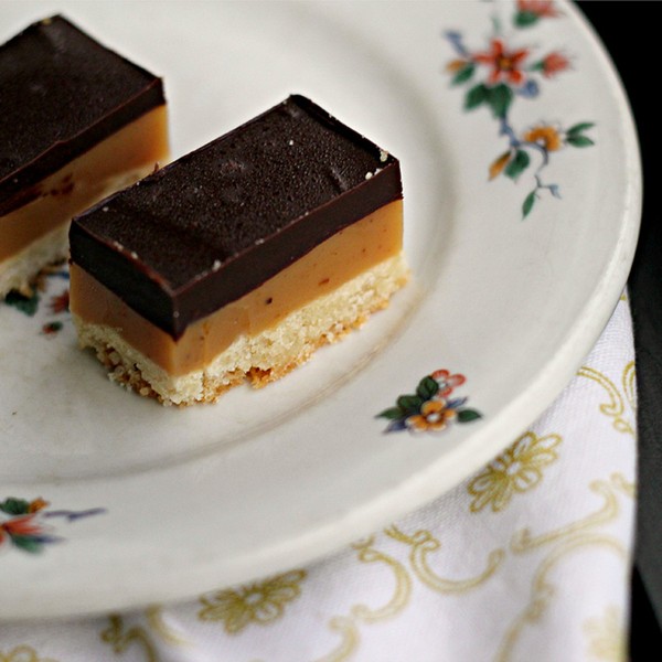 Millionaire's bars (salted caramel chocolate shortbread bars)